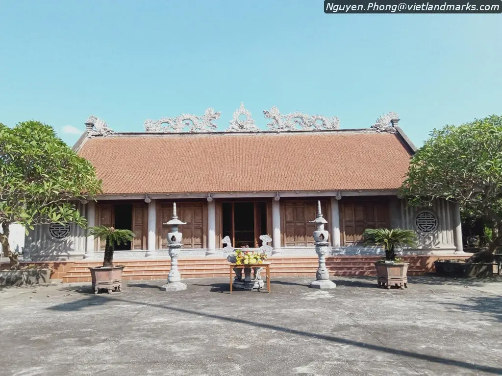 Tam quan Đình làng Keo