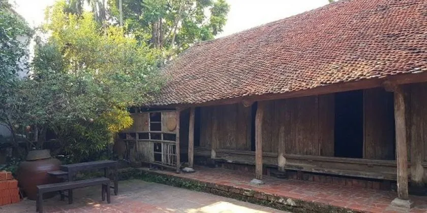 Nhà cổ ông Nguyễn Văn Hùng gần 200 năm tuổi tại Làng cổ Đường Lâm