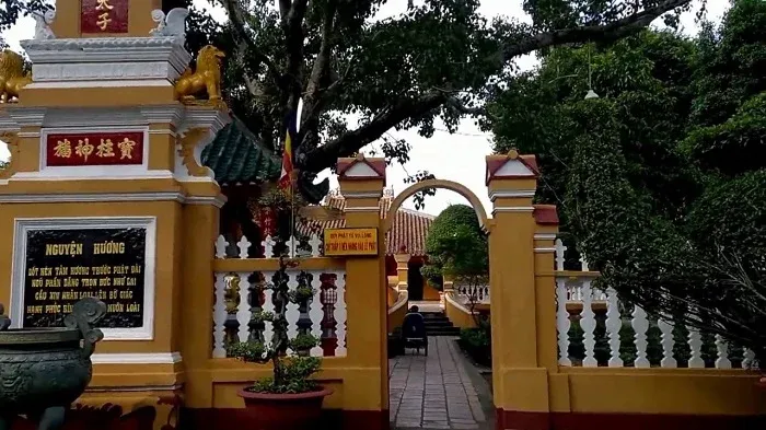 Cổng nhị quan Chùa Giác Lâm