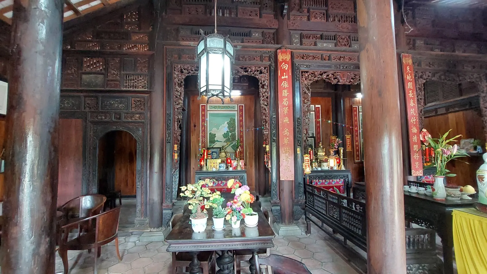 Cảnh quan di tích lịch sử văn hóa Nhà Trăm Cột