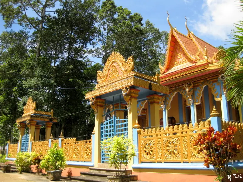 Chánh điện Chùa Phướng