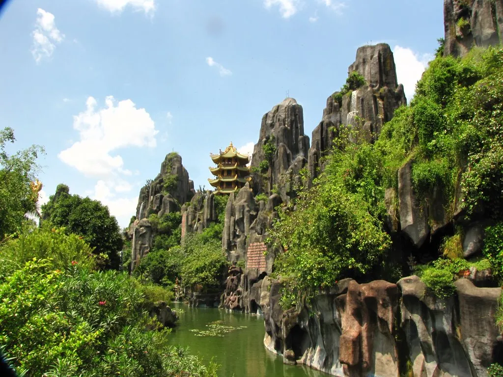 Núi Ngũ Hành Sơn nhìn gần