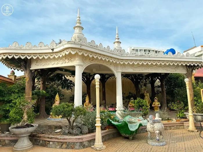 Khuôn viên Tịnh xá Ngọc Hải