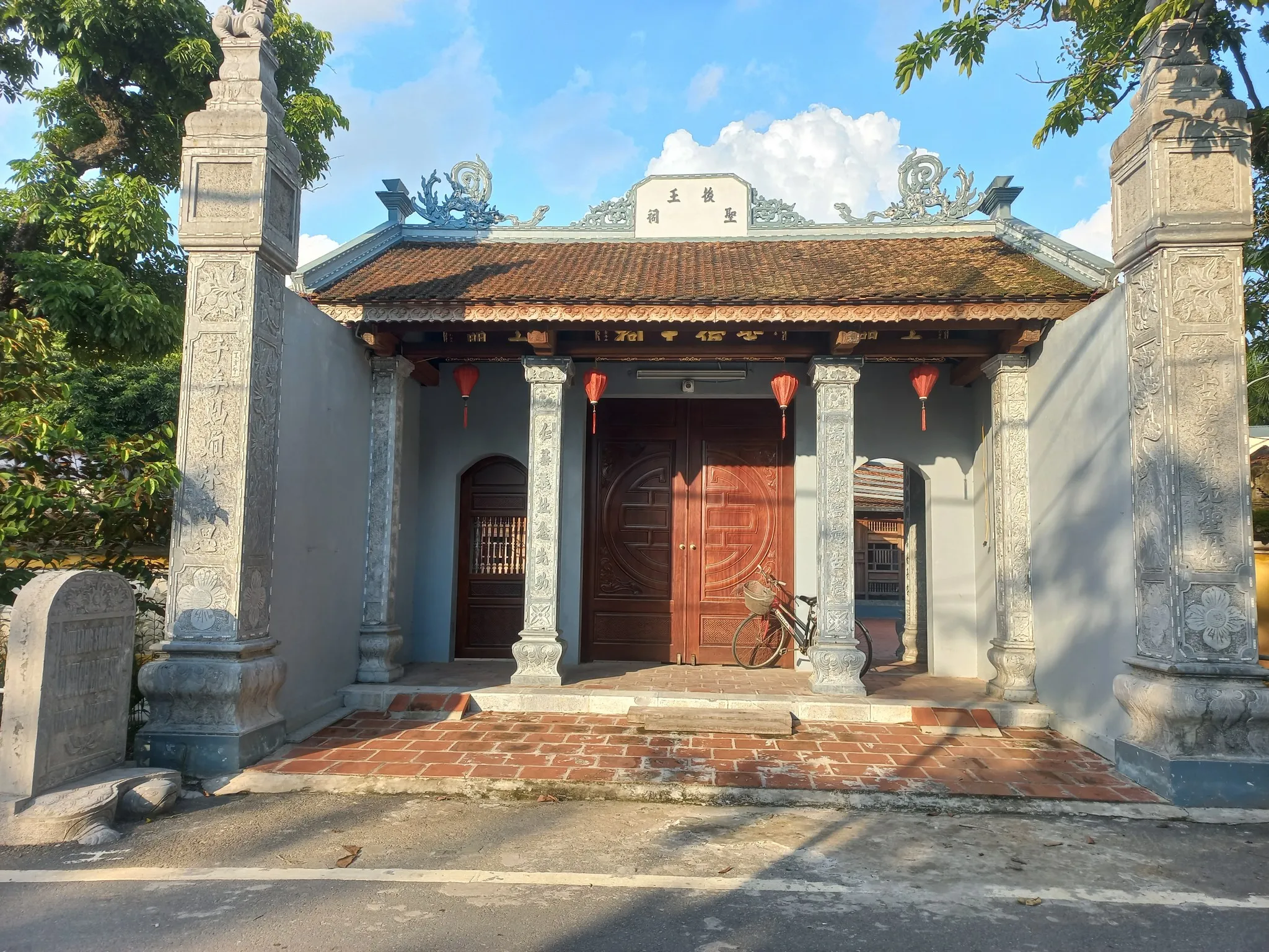Cổng tam quan Đình Sơn Đồng