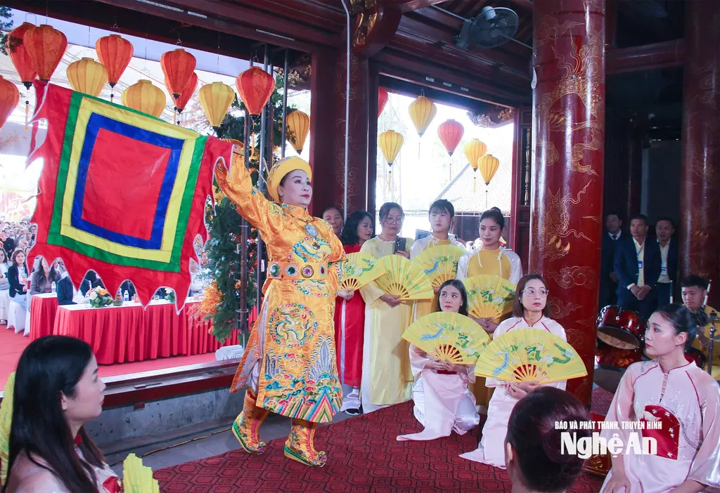 Nghi lễ Hầu đồng tại Lễ hội Đền Ông Hoàng Mười