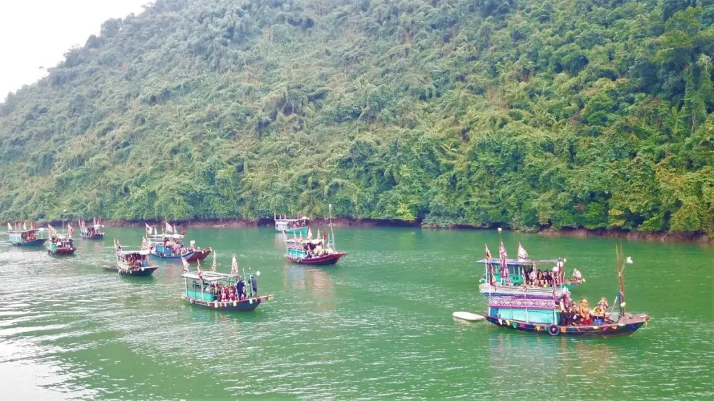 Tái hiện hành trình “Vượt biển” đến vùng đất mới tại Lễ hội Bàn Vương (dân tộc Dao)