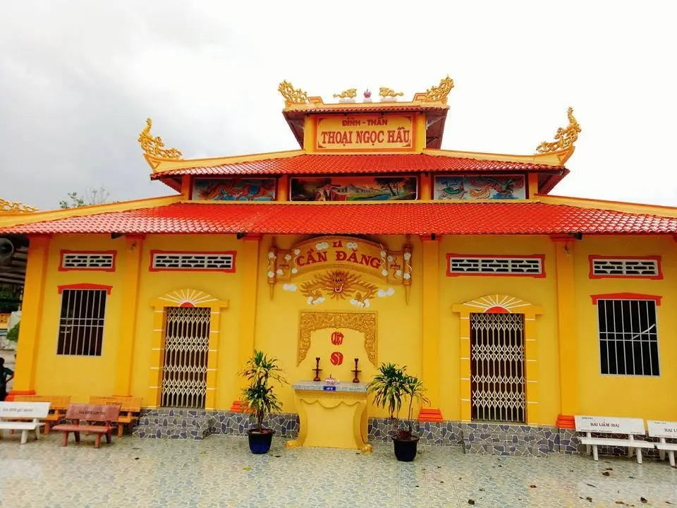 Tam quan Đình Cần Đăng