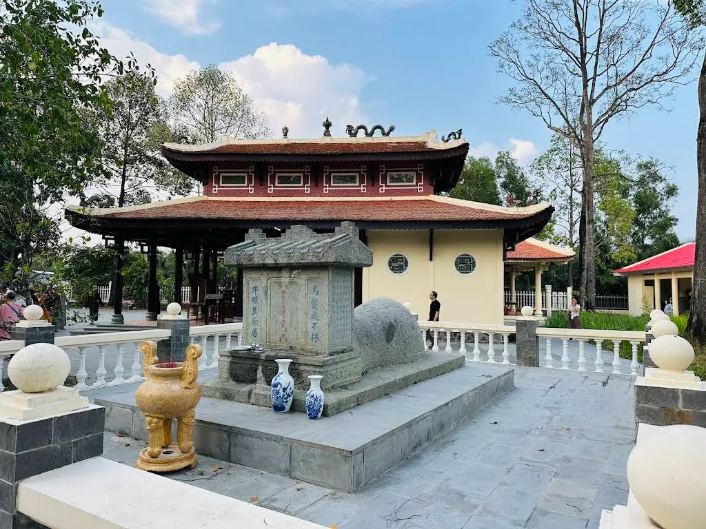 Không gian cảnh quan di tích Mộ Và Đền Thờ Thủ Khoa Huân