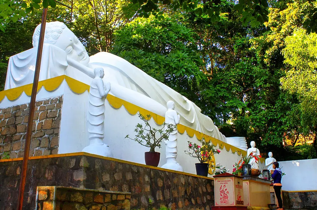 Tượng Phật Thích Ca nhập Niết bàn