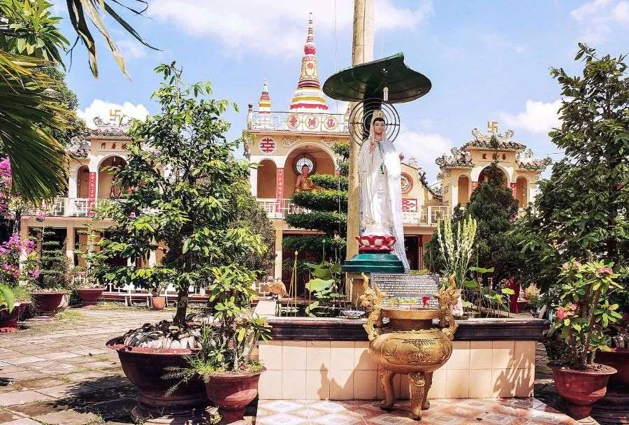 Quang cảnh tại Chùa Tiên Châu