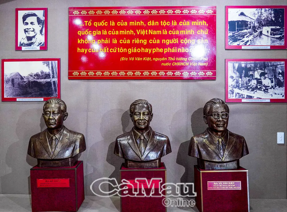 Tượng bán thân của đồng chí Lê Duẩn, Phạm Hùng, Võ Văn Kiệt tại Di tích Căn cứ Cái Chanh Kiệt.