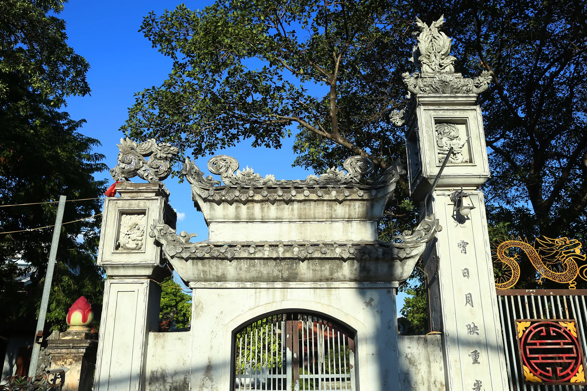 Họa tiết trên trụ biểu cổng đình Ngọc Mạch