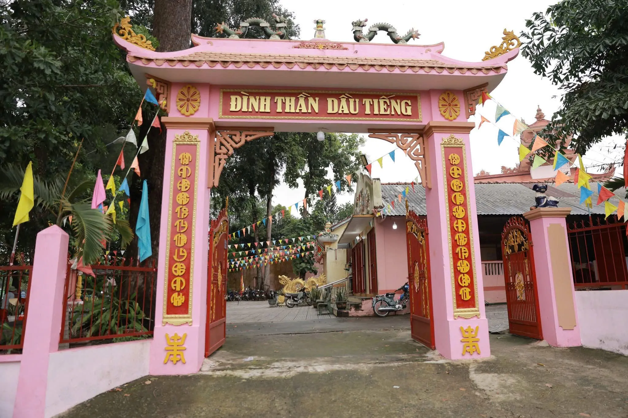 Cổng Đình Dầu Tiếng