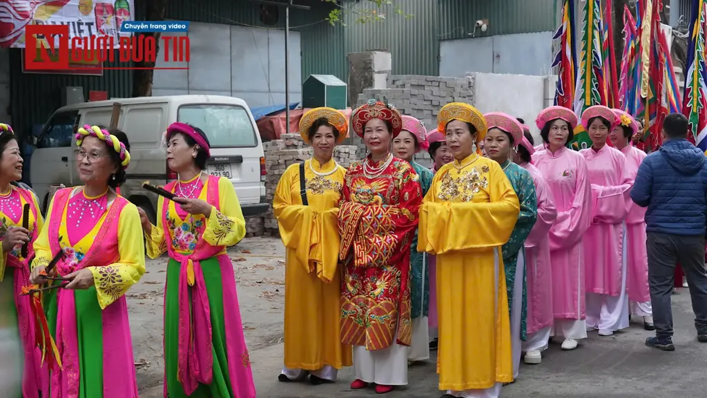 Lễ rươc tại Hội làng Định Công