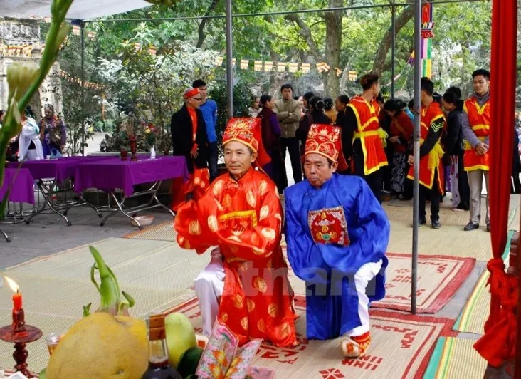 Lễ bái Phật trong Lễ hội Chùa Trầm 200224