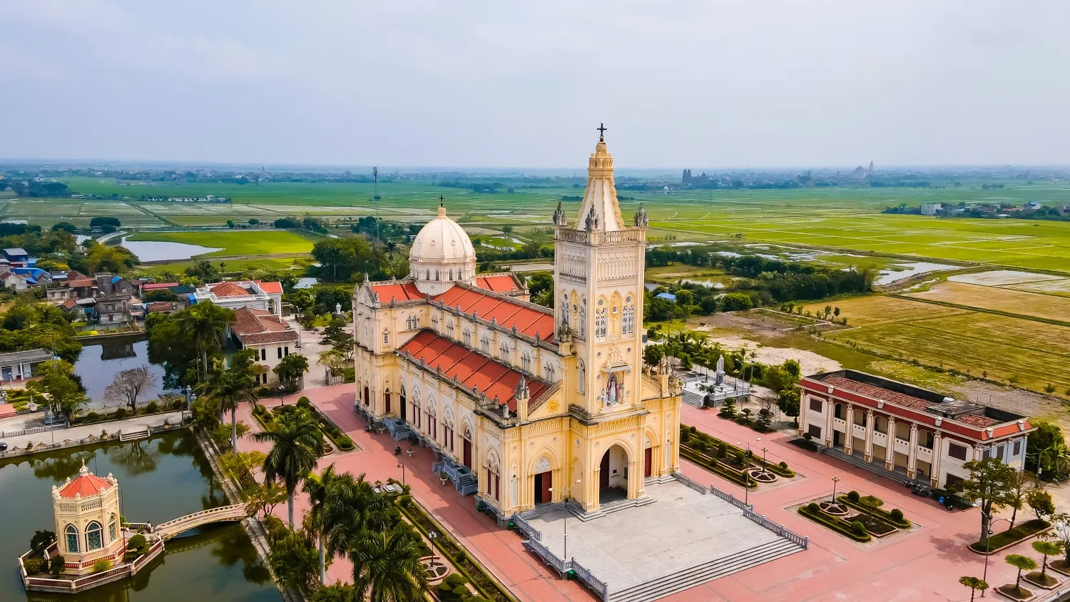 Tổng thể Đền Thánh Báo Đáp