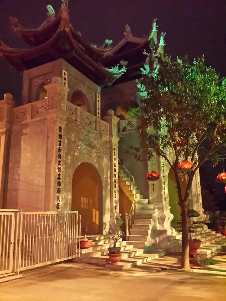 Cảnh quan Chùa Tứ Kỳ về đêm
