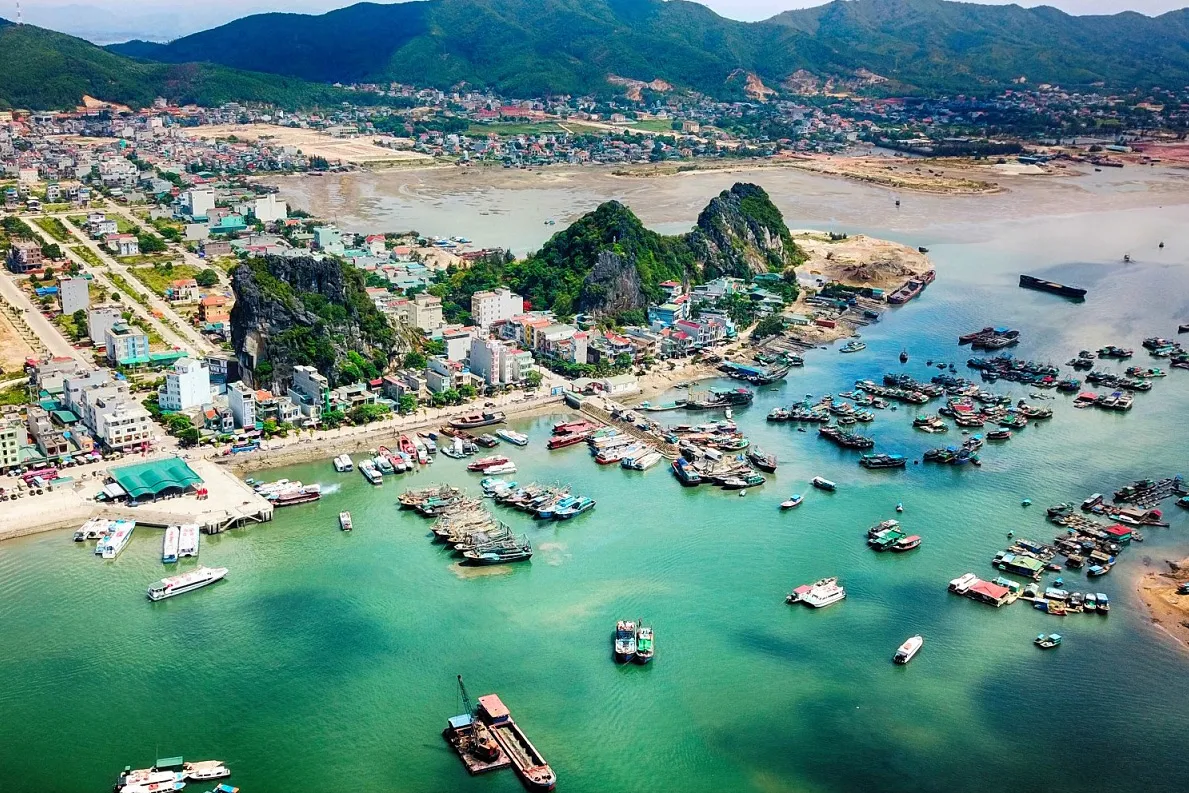 Di tích thương cảng Vân Đồn chụp từ trên cao