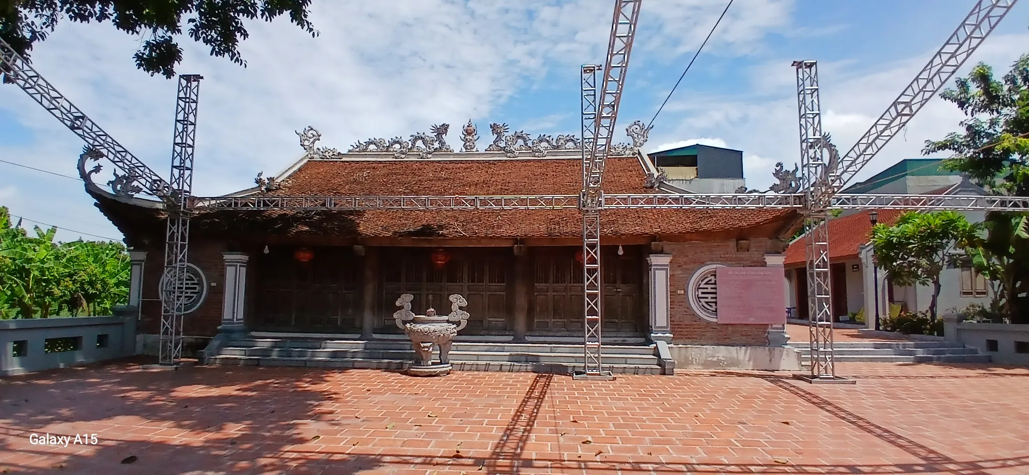 Không gian trước đình An Thắng