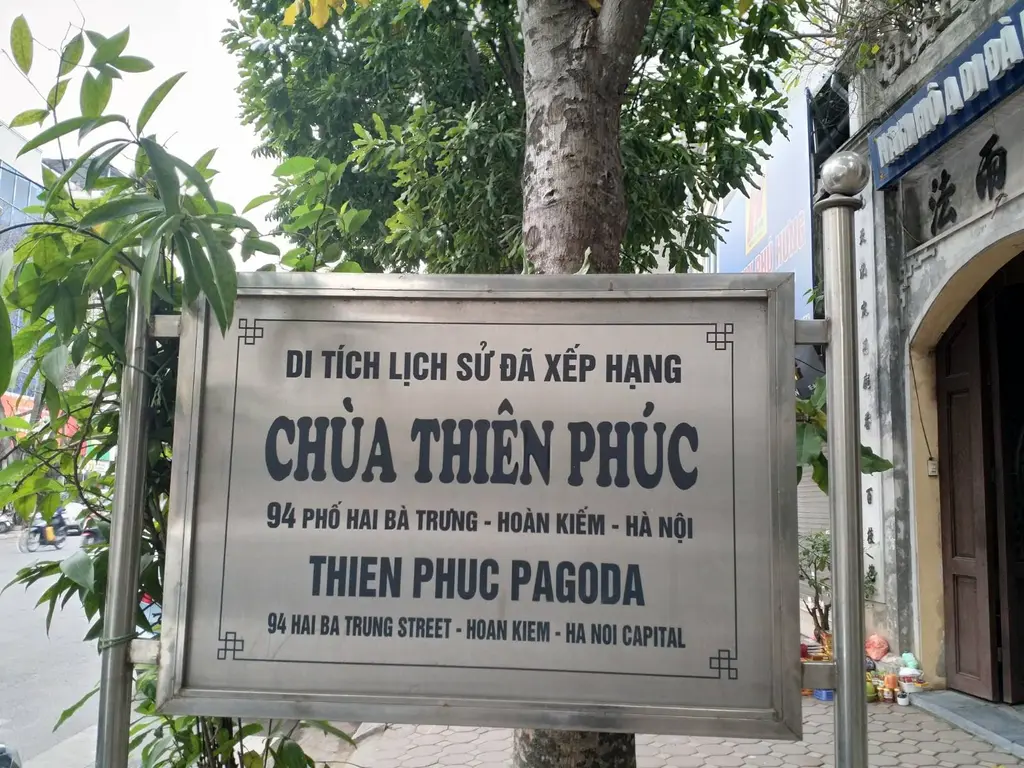 Biển tên di tích Chùa Thiên Phúc