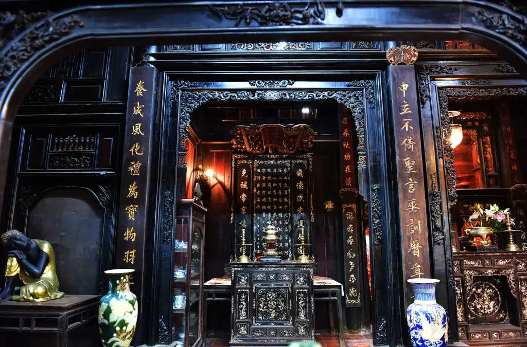 Nội thất bên trong Nhà cổ Trần Công Vàng