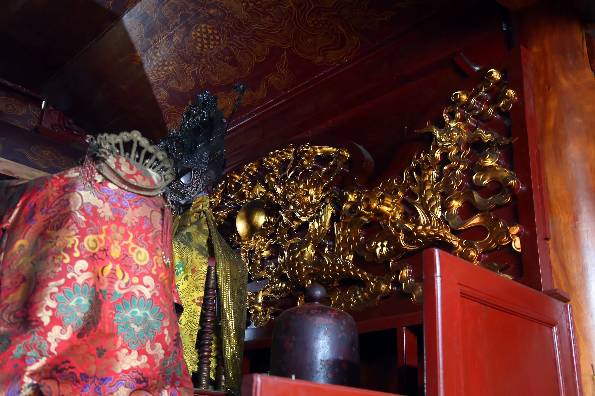 Không gian thờ tự trong hậu cung đình Tu Hoàng