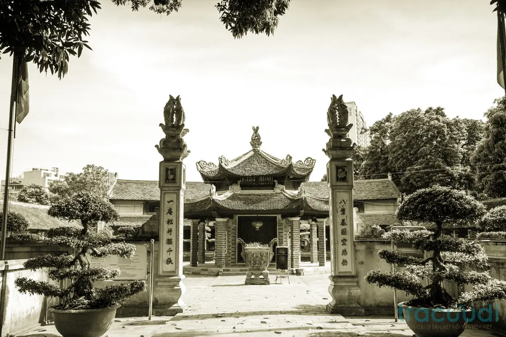 Công tam quan di tích lịch sử văn hóa Chùa Láng
