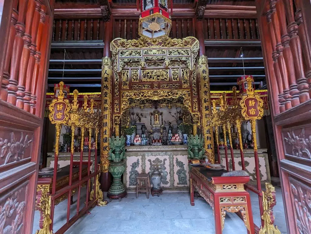Cảnh quan bên trong di tích Văn chỉ Bát Tràng