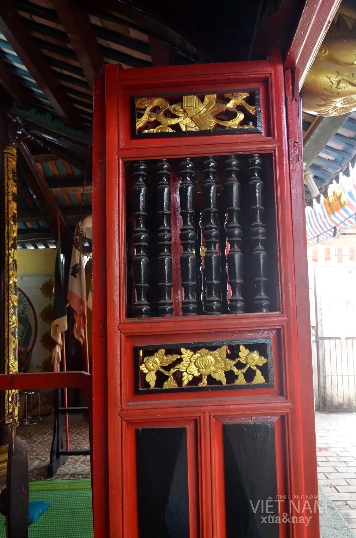 Hoạ tiết trang trí trong đình Phú Hựu