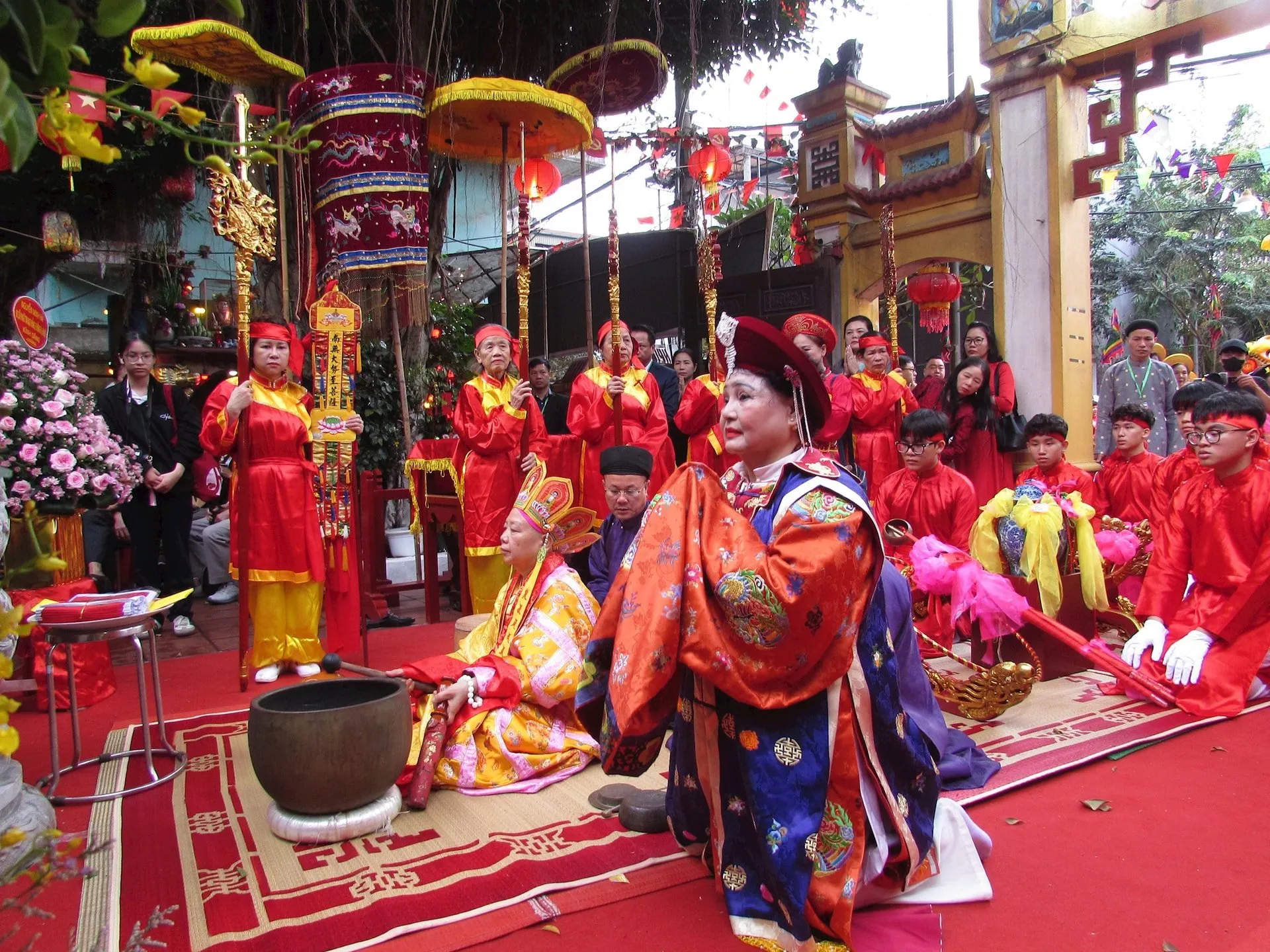 Lễ dâng hương tại Hội làng Vân Môn