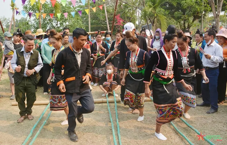 Múa sạp tại Lễ hội Thành Bản phủ