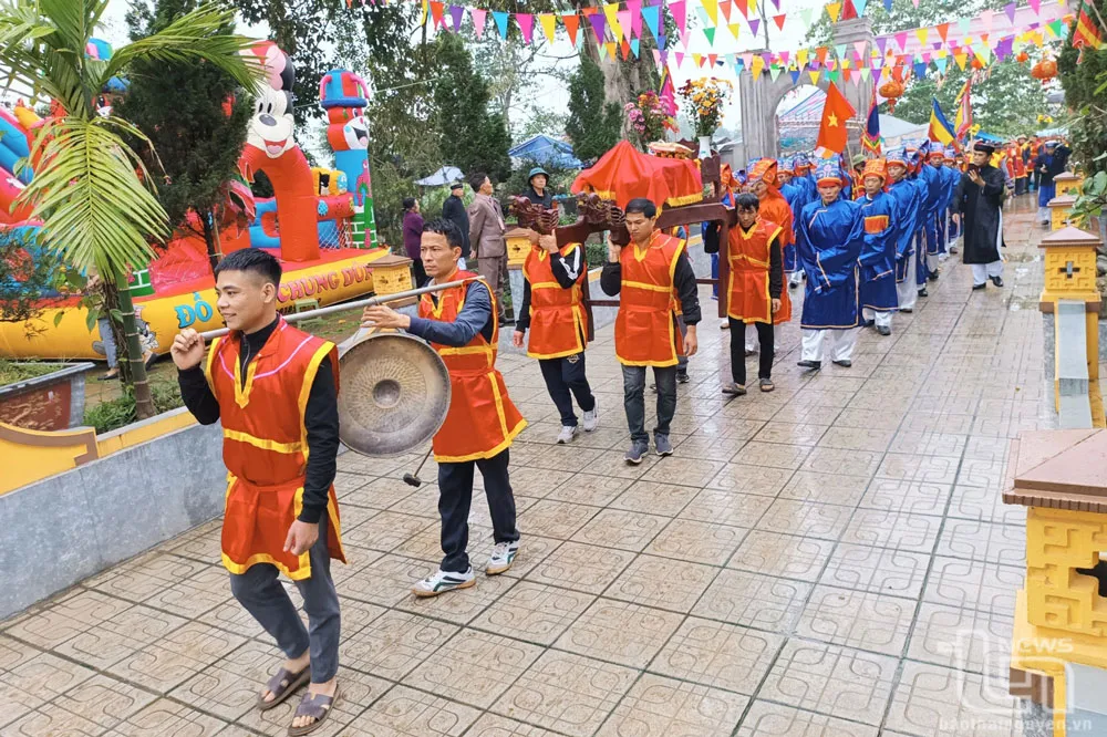 Nghi lễ rước kiệu tại Lễ hội Đình Phương Độ
