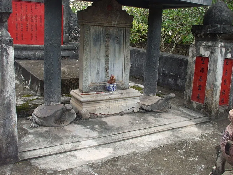 Bia đá tại Lăng và Đền thờ Nguyễn Huỳnh Đức