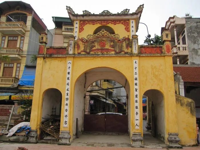 Cổng nghi môn đình Phùng Khoang