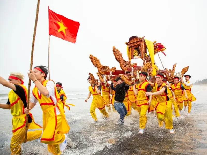 Lễ cầu ngư tại Lễ hội đền Cờn