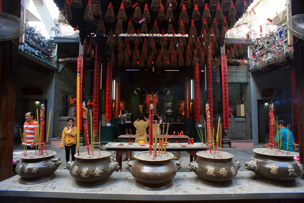 Không gian phía trước Hội Quán Tuệ Thành