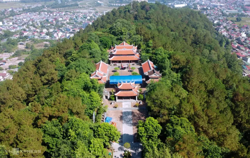 Di tích Núi Quyết Và Phượng Hoàng Trung Đô nhìn từ trên cao