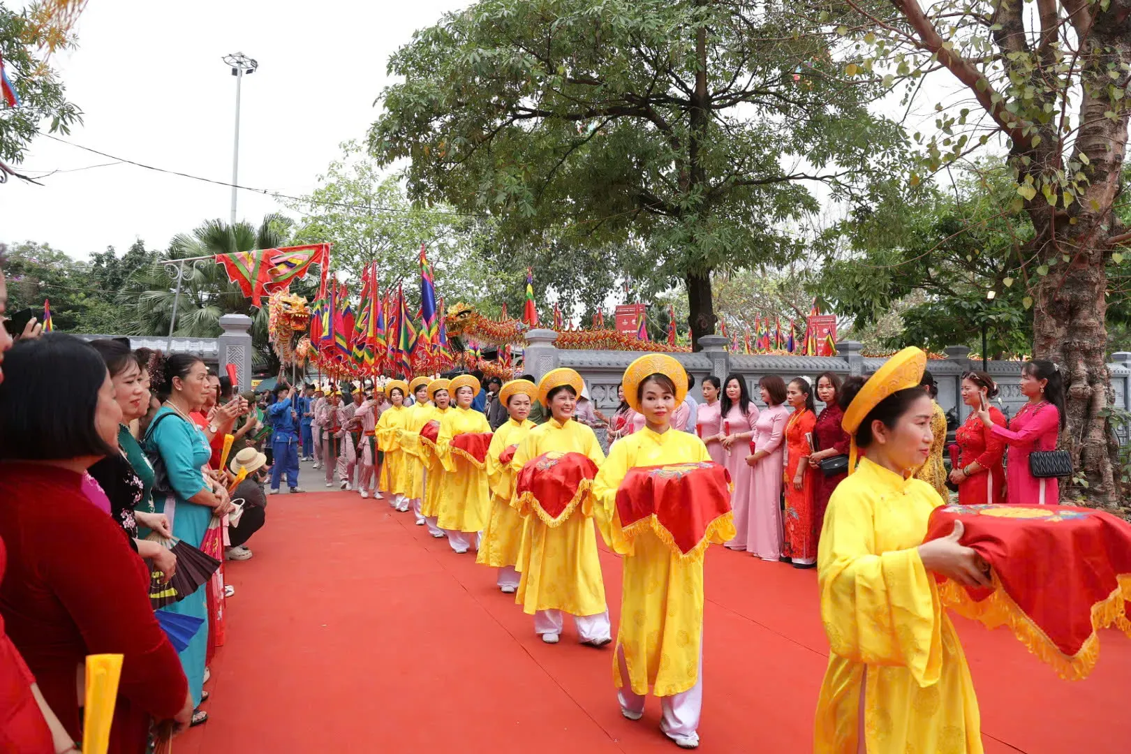 Đoàn rước Hội Bình Đà