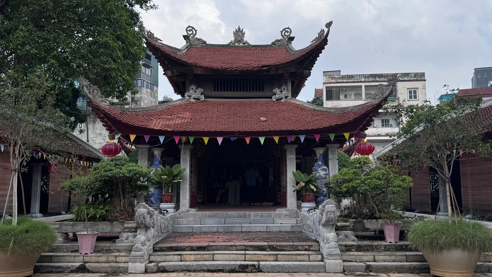 Toàn cảnh phương đình đình Kiều Mai