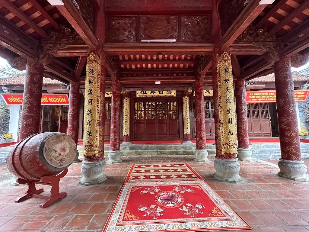 Không gian bên trong di tích Đình Nội Bình Đà