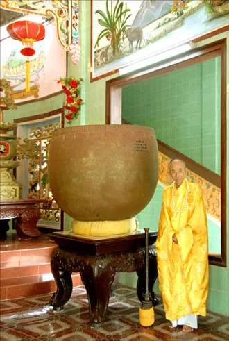 Chuông gia trì lớn nhất Việt Nam tại Chùa Phật Quang