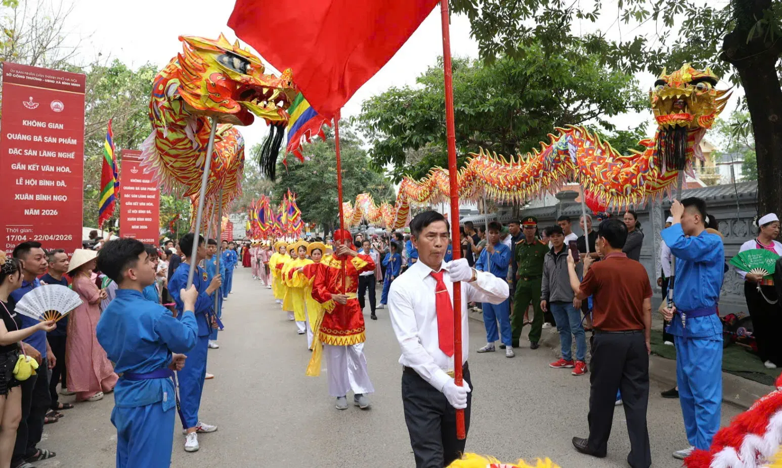 Đoàn rước Hội Bình Đà