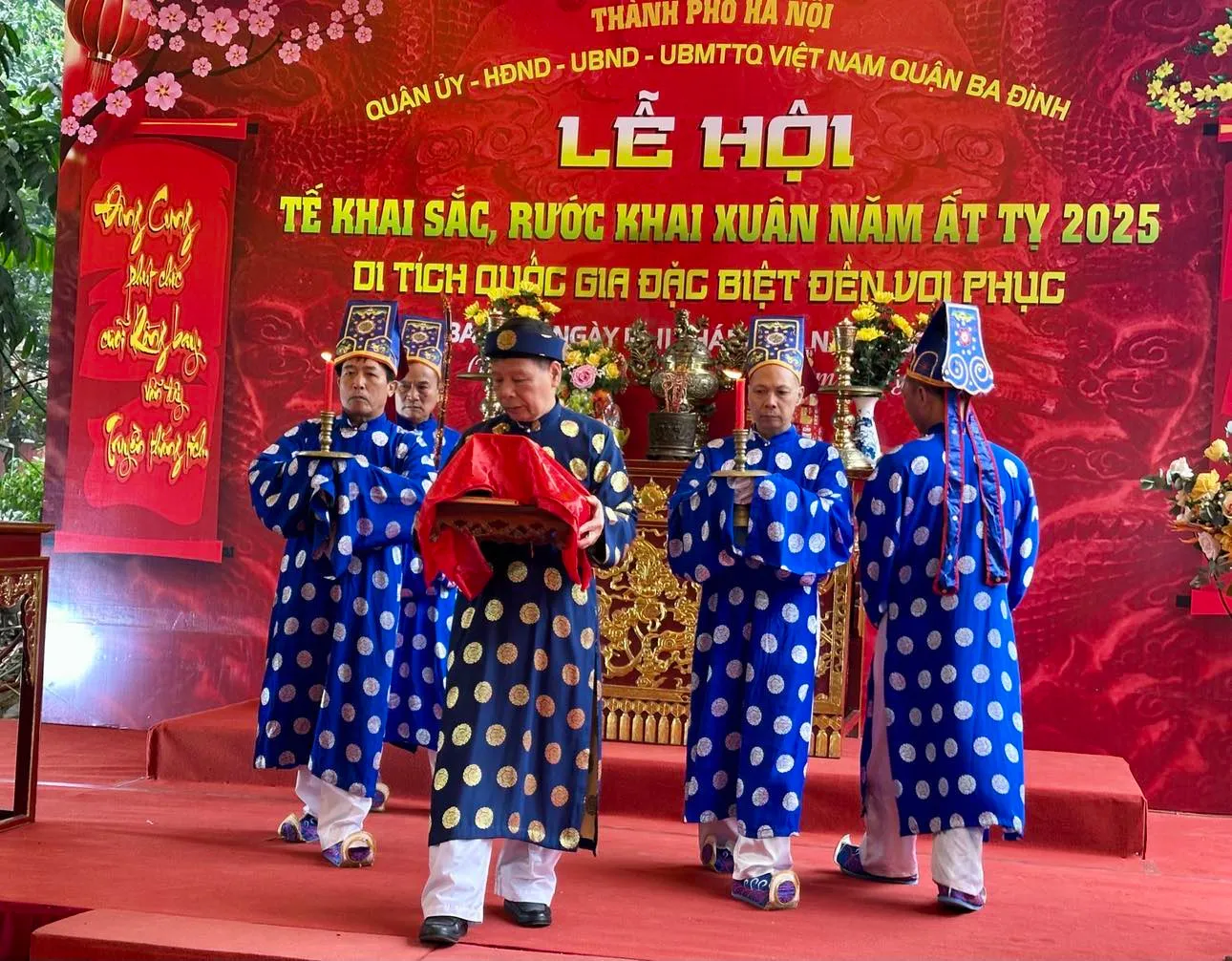Lễ "tế khai sắc, rước khai xuân" tại Hội đền Voi Phục