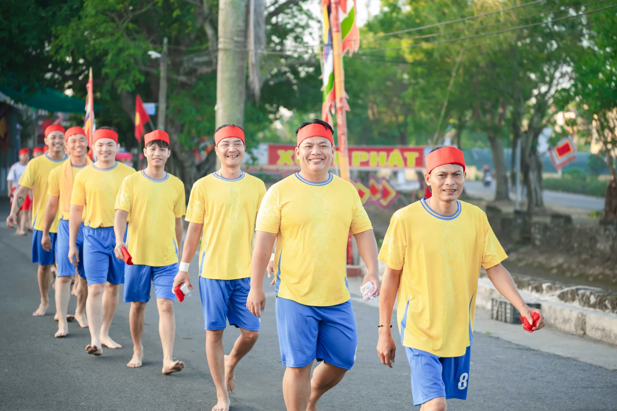 Đội bơi trải Lễ hội chùa Keo Hành Thiện