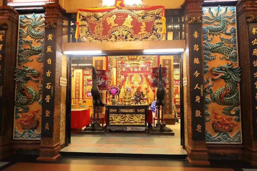 Không gian cảnh quan bên trong Miếu Bà Chúa Xứ di tích danh thắng Núi Sam