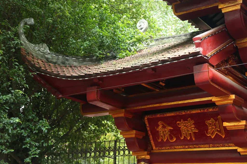 Mái đao cổng chùa Linh Ứng (Chùa Thị Cấm)
