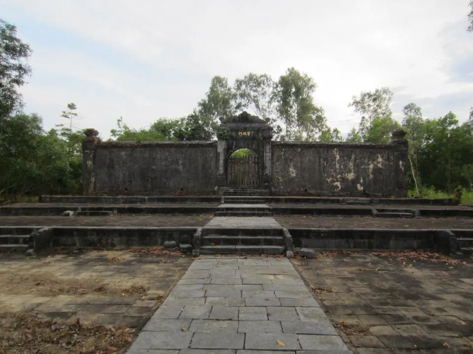 Lối vào Lăng Hiếu Đông