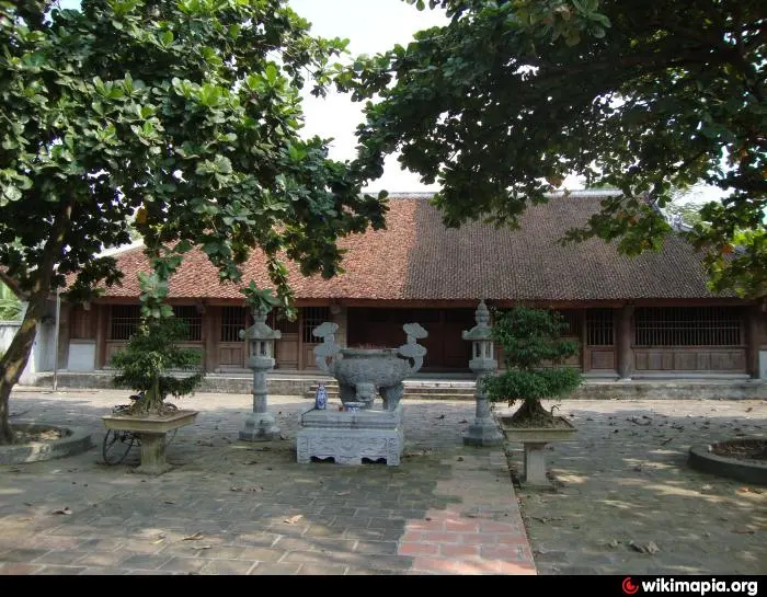 Khuôn viên Đình Lỗ Giao