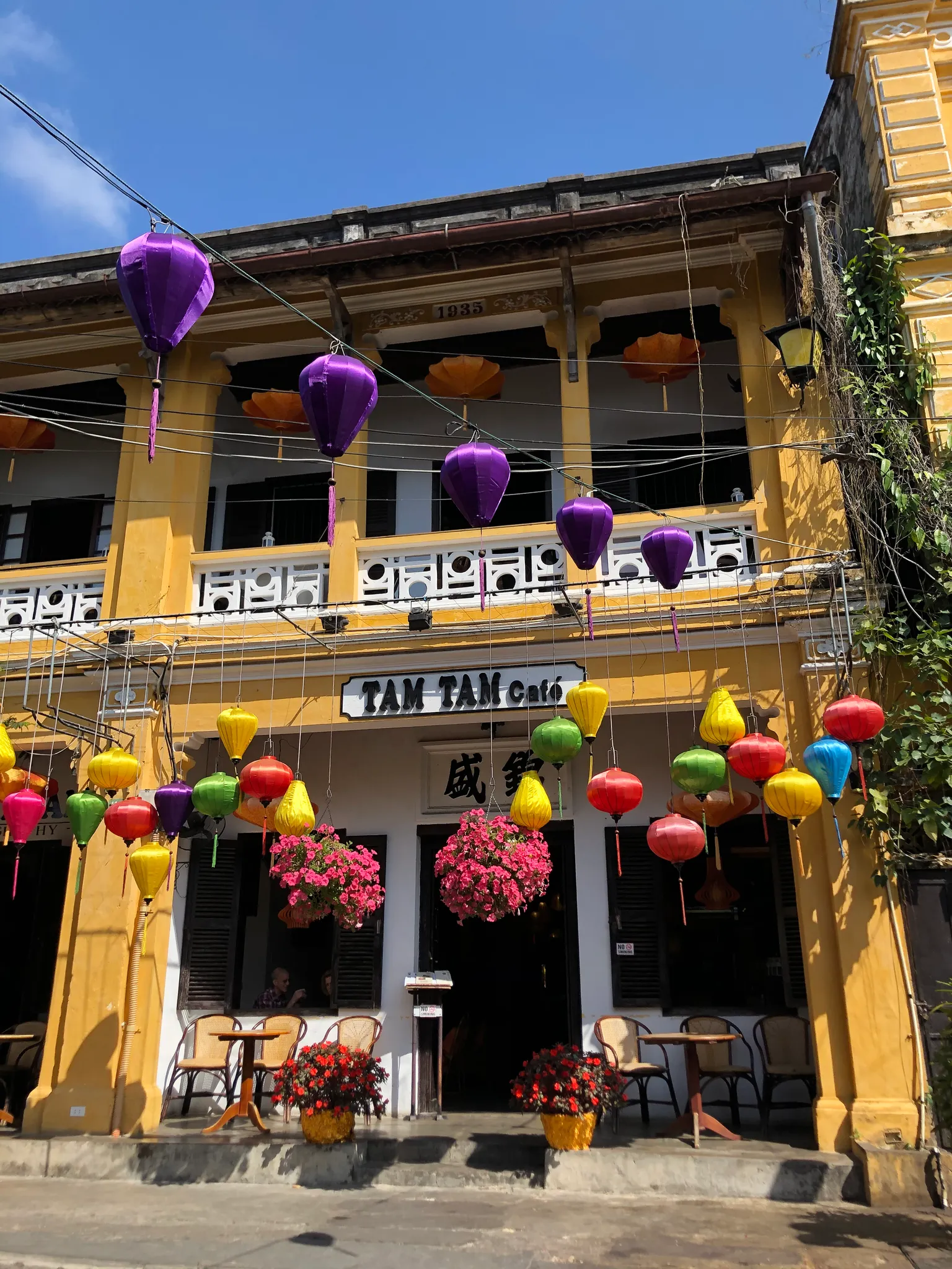 Bình minh phố cổ Hội An