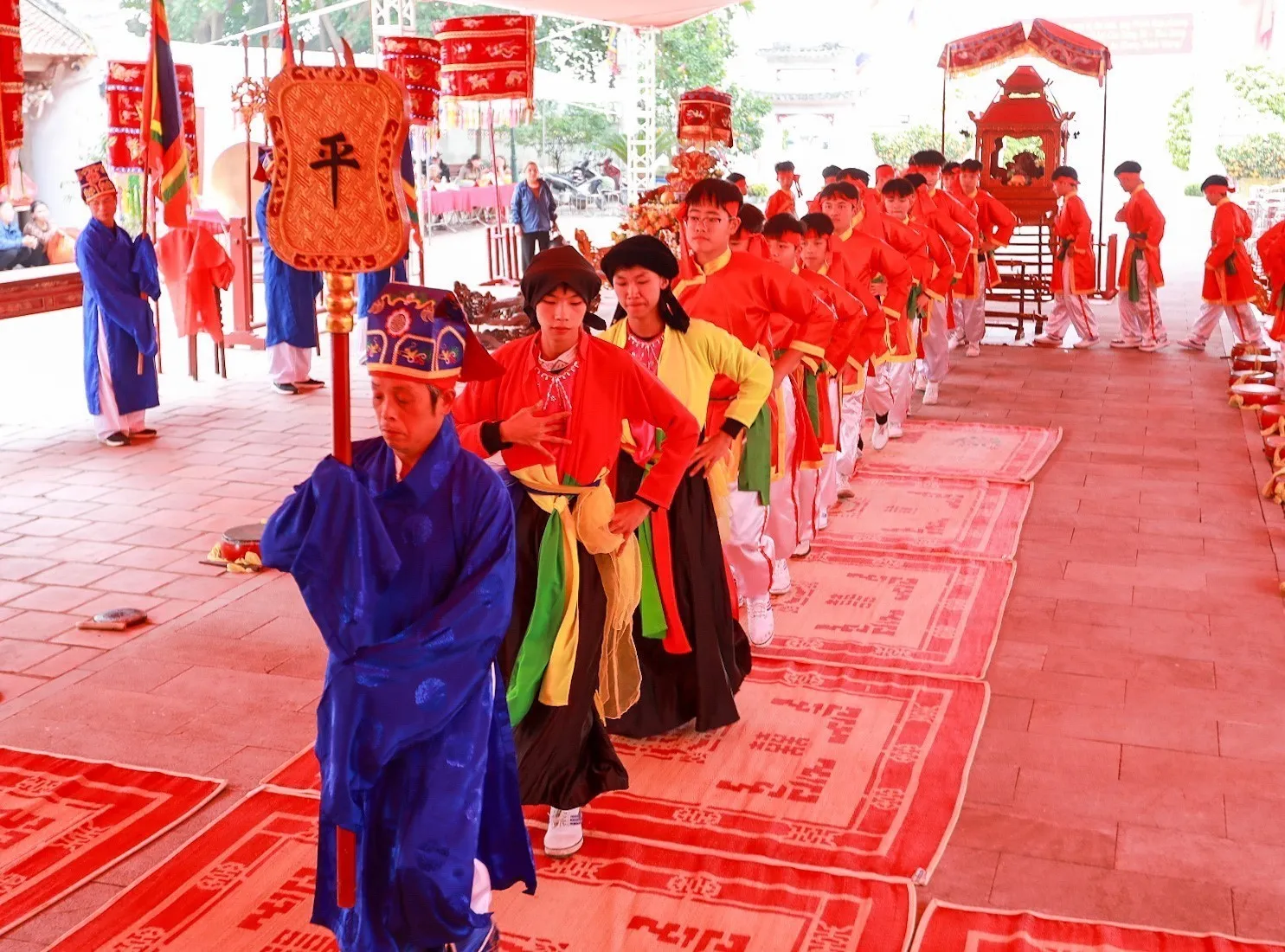 Múa "lễ chữ" tại Lễ hội Chử Đồng Tử - Tiên Dung